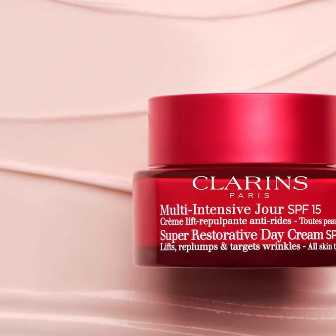 كلارنس سوبر ريستوراتيف (SPF15) كريم نهاري لجميع أنواع البشرة 50 مل