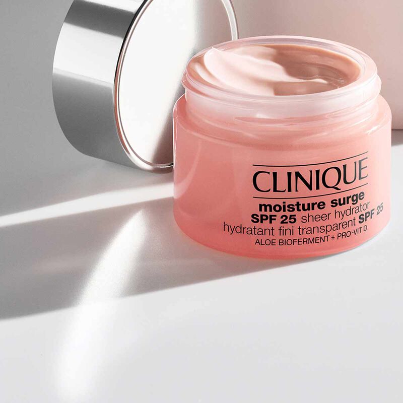 Clinique Moisture Surge (SPF25) Sheer Hydrator, Lightweight Hydration with Daily UV Protection, 50ml