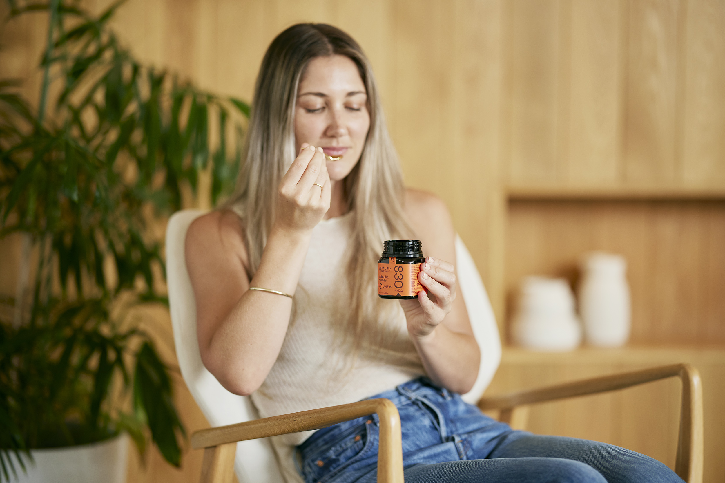 Egmont Honey Monofloral Manuka Honey 20+ UMF MGO 830+ 250g