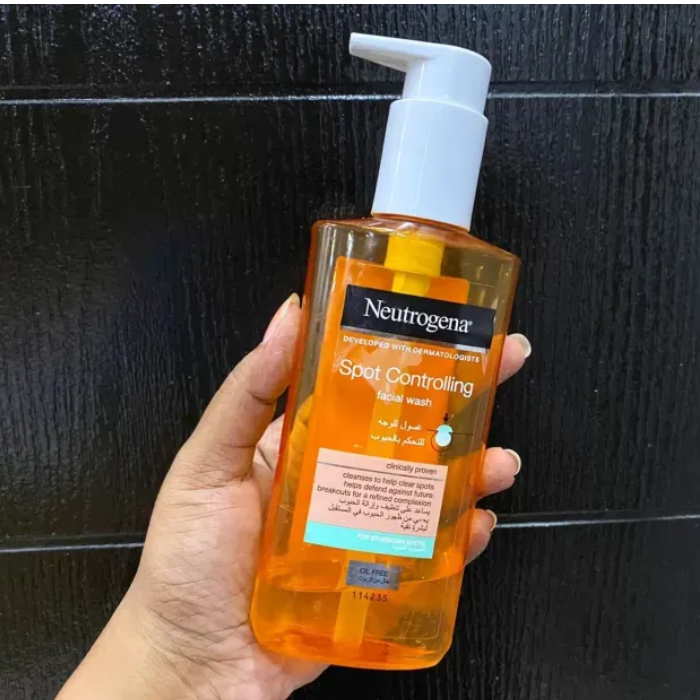 Neutrogena Visibly Clear Pore & Shine Daily Wash 200 ml